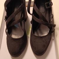 Scarpe nere in camoscio 