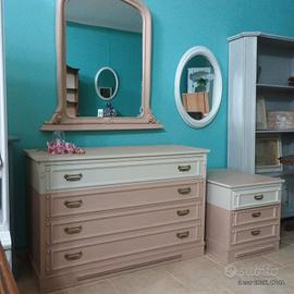 Shabby  chic. Comò comodini e specchio .