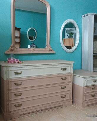 Shabby  chic. Comò comodini e specchio .