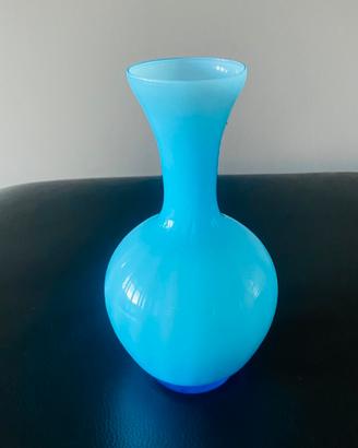 Vaso in vetro opalino turchese anni 50