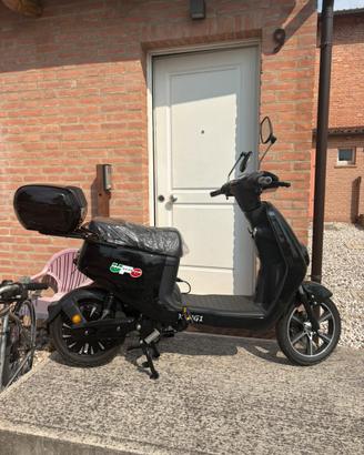 Bicicletta UFO ped assistita modello KING