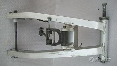 FORCELLONE ORIGINALE COMPLETO DI LEVERAGGI YAMAHA 