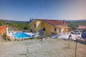 Villa con piscina e terreno