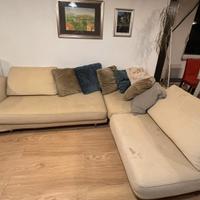 Vendezi divano usato modulare marca INSA