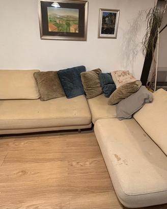 Vendezi divano usato modulare marca INSA