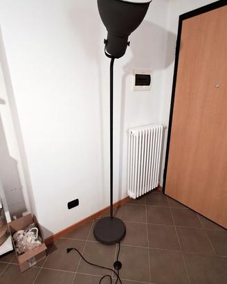 Lampada da terra, piantana