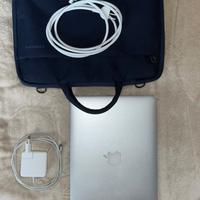 Macbook Air 13" 2017 + Borsa + Cavi