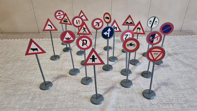 lotto  22 modellini segnali stradali anni 70