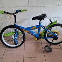 Bicicletta di topolino con rotelle