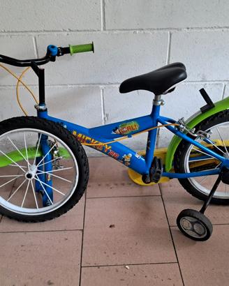 Bicicletta di topolino con rotelle