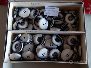 lotto bottoni grandi bianco nero cucito riciclo 