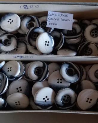 lotto bottoni grandi bianco nero cucito riciclo 