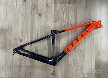 Telaio front in carbonio boost rebel