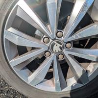 Cerchi in lega da 17 Vw con gomme invernali