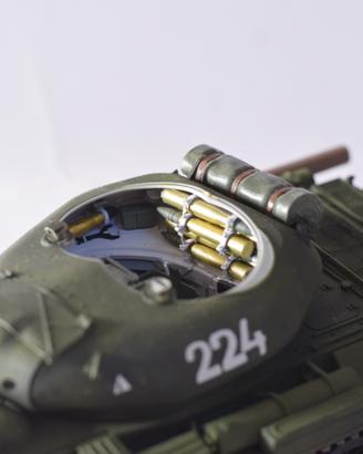 MiniArt T-55 con interni completi