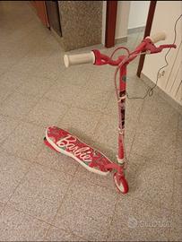 monopattino elettrico Barbie