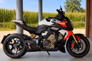DIAVEL V4 RS