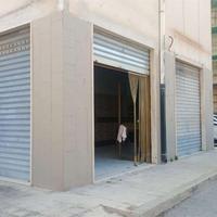Via Grottasanta - Tunisi negozio con 6 vetrine