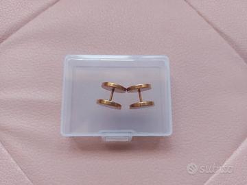 Orecchini piercing di colore dorato