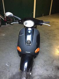 Vespa 50LX nera