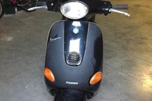 Vespa 50LX nera