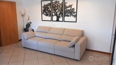 divano in tessuto moderno