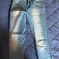 Jeans a vita bassa stretti con perline