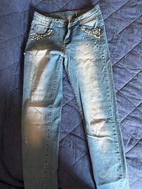 Jeans a vita bassa stretti con perline