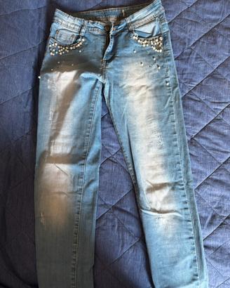 Jeans a vita bassa stretti con perline