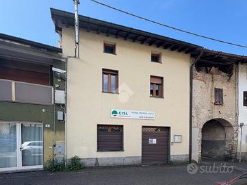CASA SEMINDIPENDENTE A BRIVIO