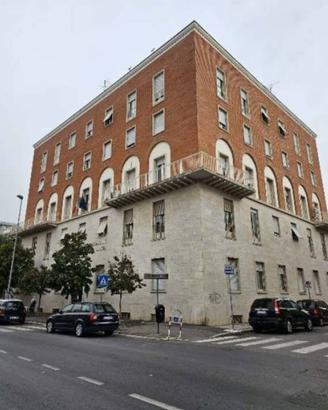 Immobile in asta di 460 m² con più di 5 locali a G