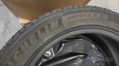 4 pneumatici invernali Michelin 245 45 R 18 usati