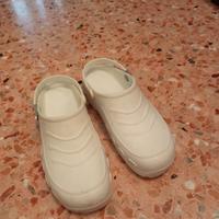 zoccoli bianchi sanitari uomo 