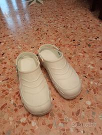 zoccoli bianchi sanitari uomo 