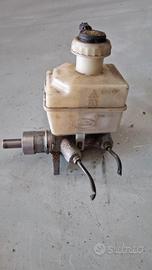 Pompa freni con vaschetta Land Rover Discovery 3 7