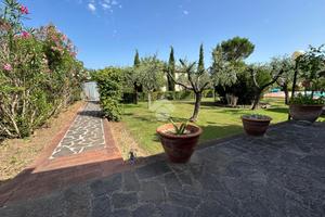 CASA SEMINDIPENDENTE A SARZANA