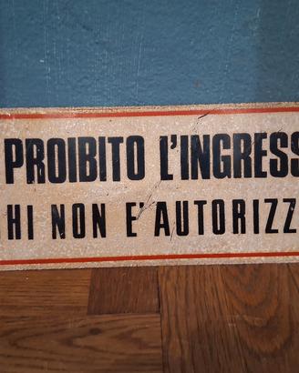 Cartello proibito l'ingresso 