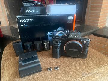 Sony a7sii circa 3200 scatti con 3 batterie