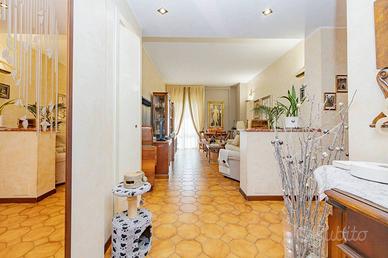 Appartamento di 100 m² con 3 locali e box auto a M