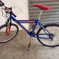 Bicicletta MTB marca TRAKKER