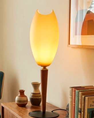 Lampada da tavolo in vetro e legno color ciliegio