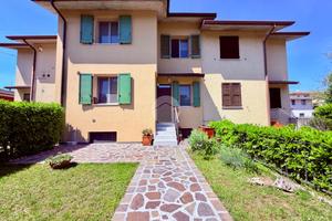 VILLA A SCHIERA A FLERO