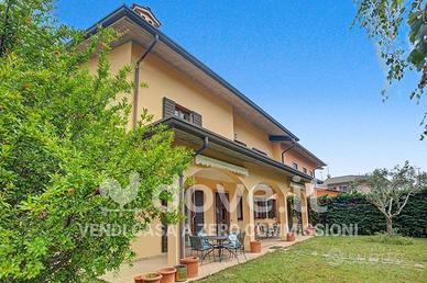 Villetta a schiera di 392 m² con più di 5 locali e
