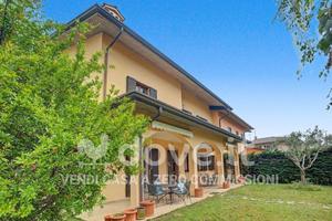 Villetta a schiera di 392 m² con più di 5 locali e