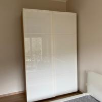 Armadio a due ante scorrevoli