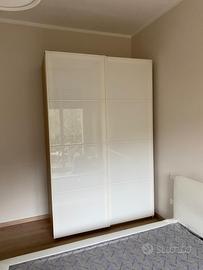 Armadio a due ante scorrevoli