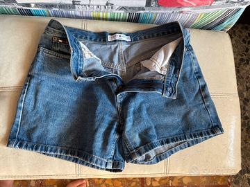 Shorts donna marca Tommy Hilfiger