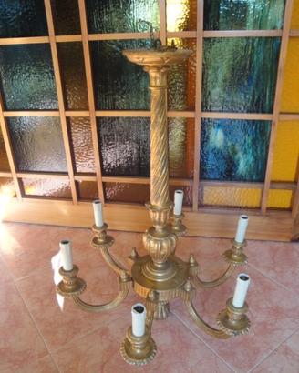 Lampadario antico in legno dorato e intagliato