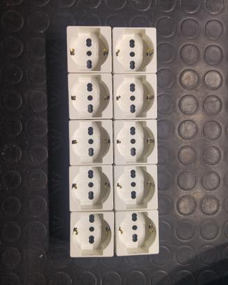  10 prese schuko Jewiss system