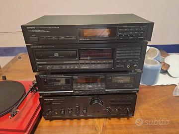 Impianto stereo completo di giradischi e casse